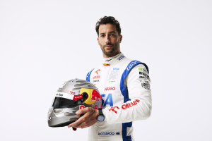 tudor_partnership_daniel ricciardo_black bay ceramic_blue_ (3)