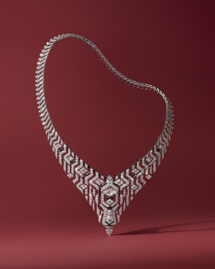 En equilibre edito_tsagaan_necklace_still life_rvb_24x30 en equilibre edito_tsagaan_necklace_still life_rvb_24x30