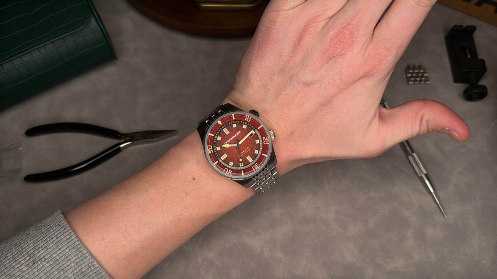 spinnaker bradner automatic red klockfeber2
