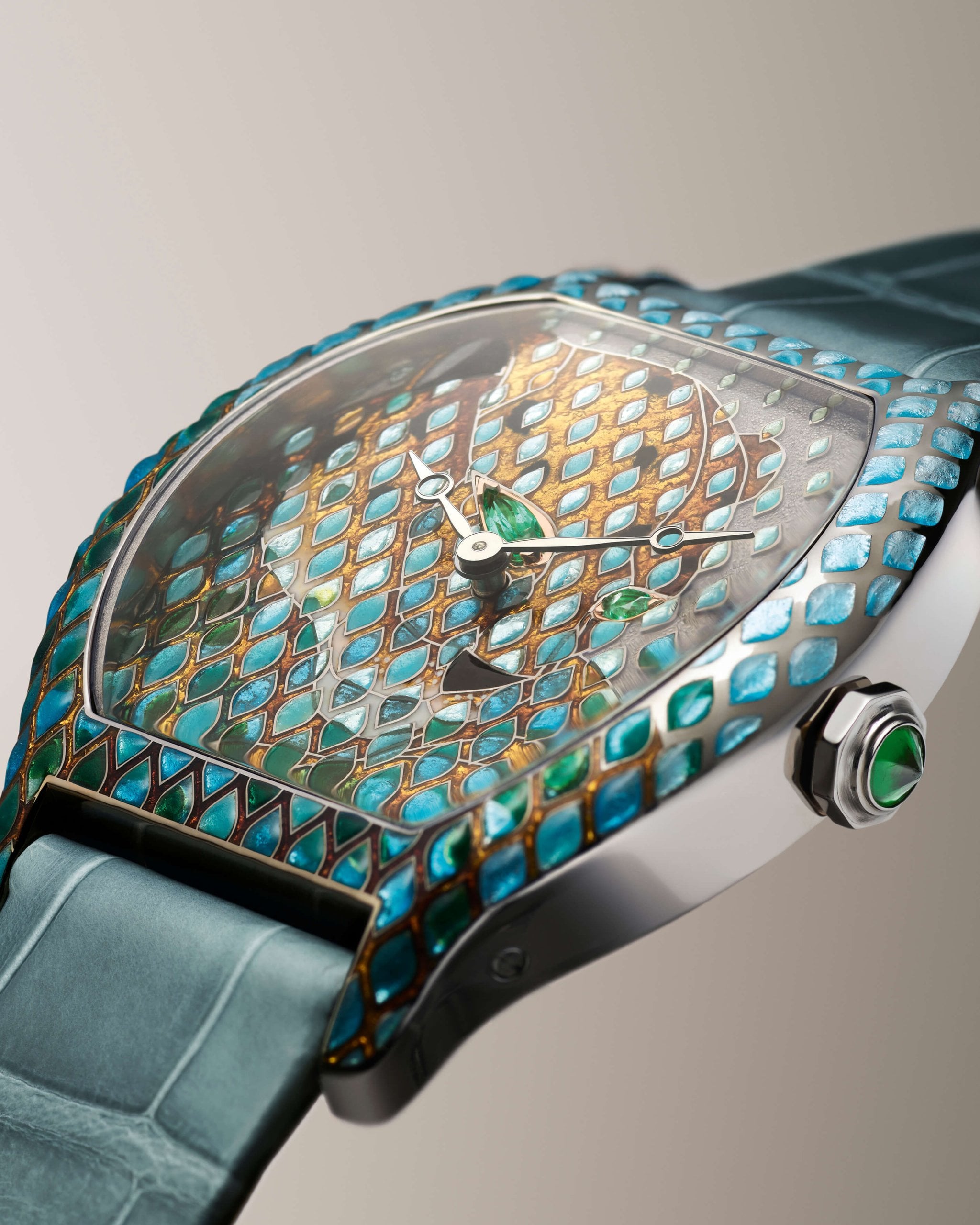 cartier-tortue-2026-dial-dot-rail-track-detail