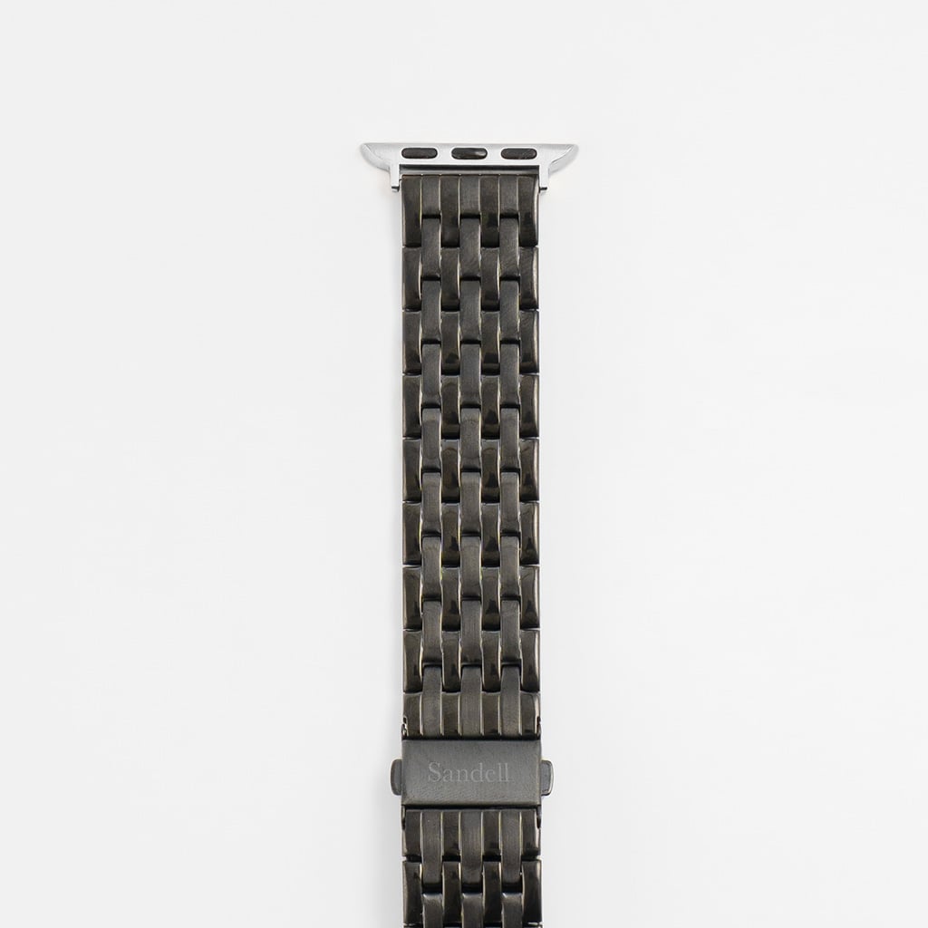 svart apple watch-armband i länkad metall, modell majestic, monterat på en apple watch