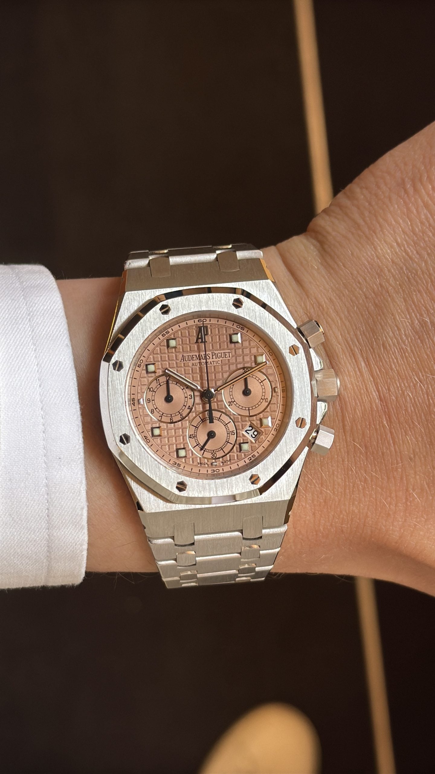 audemars piguet royal oak offshore-kronograf med laxrosa méga tapisserie-tavla i stål – hands-on