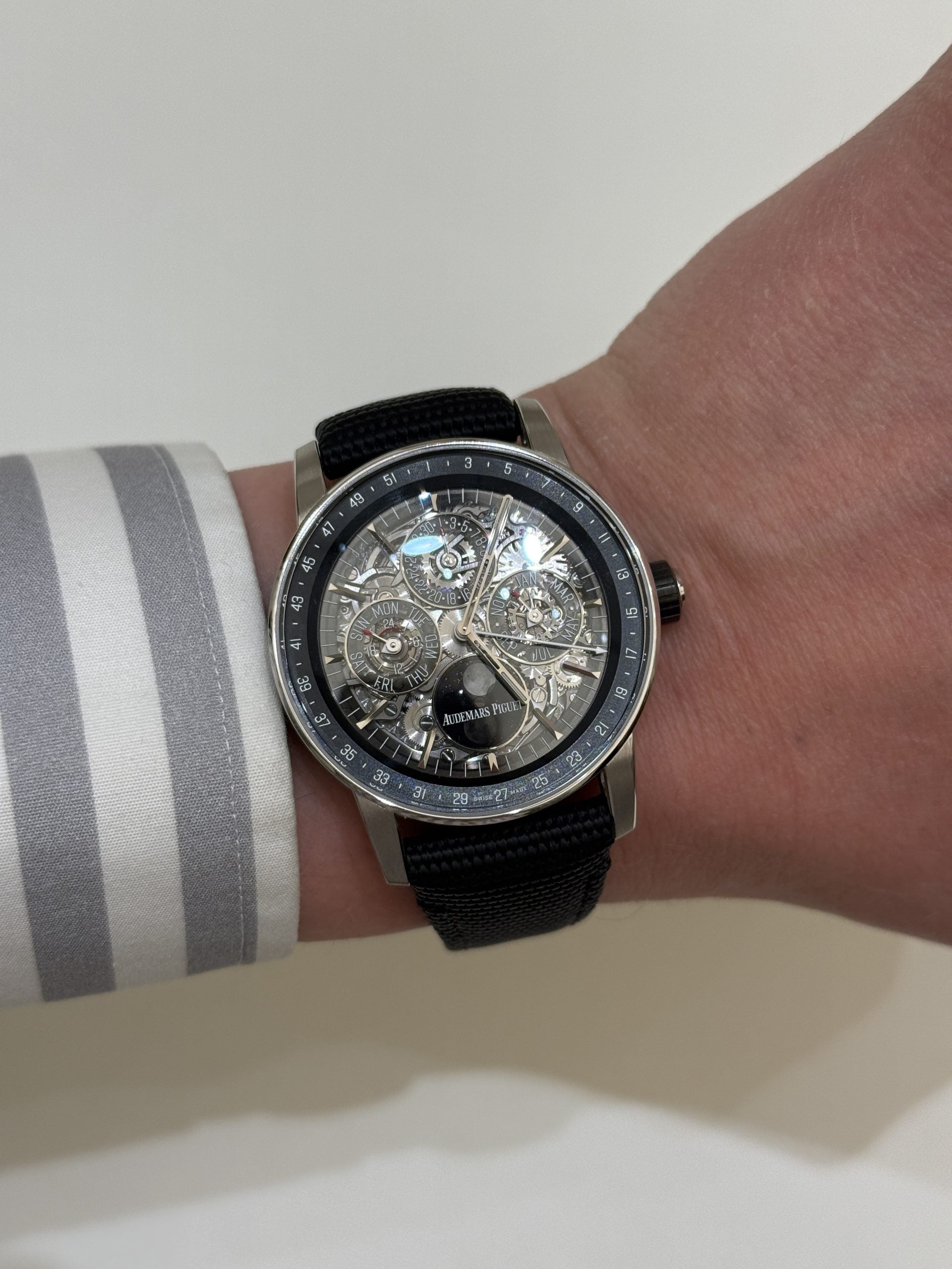 audemars piguet royal oak perpetual calendar openworked (skeletterad) på svart textilrem – hands-on