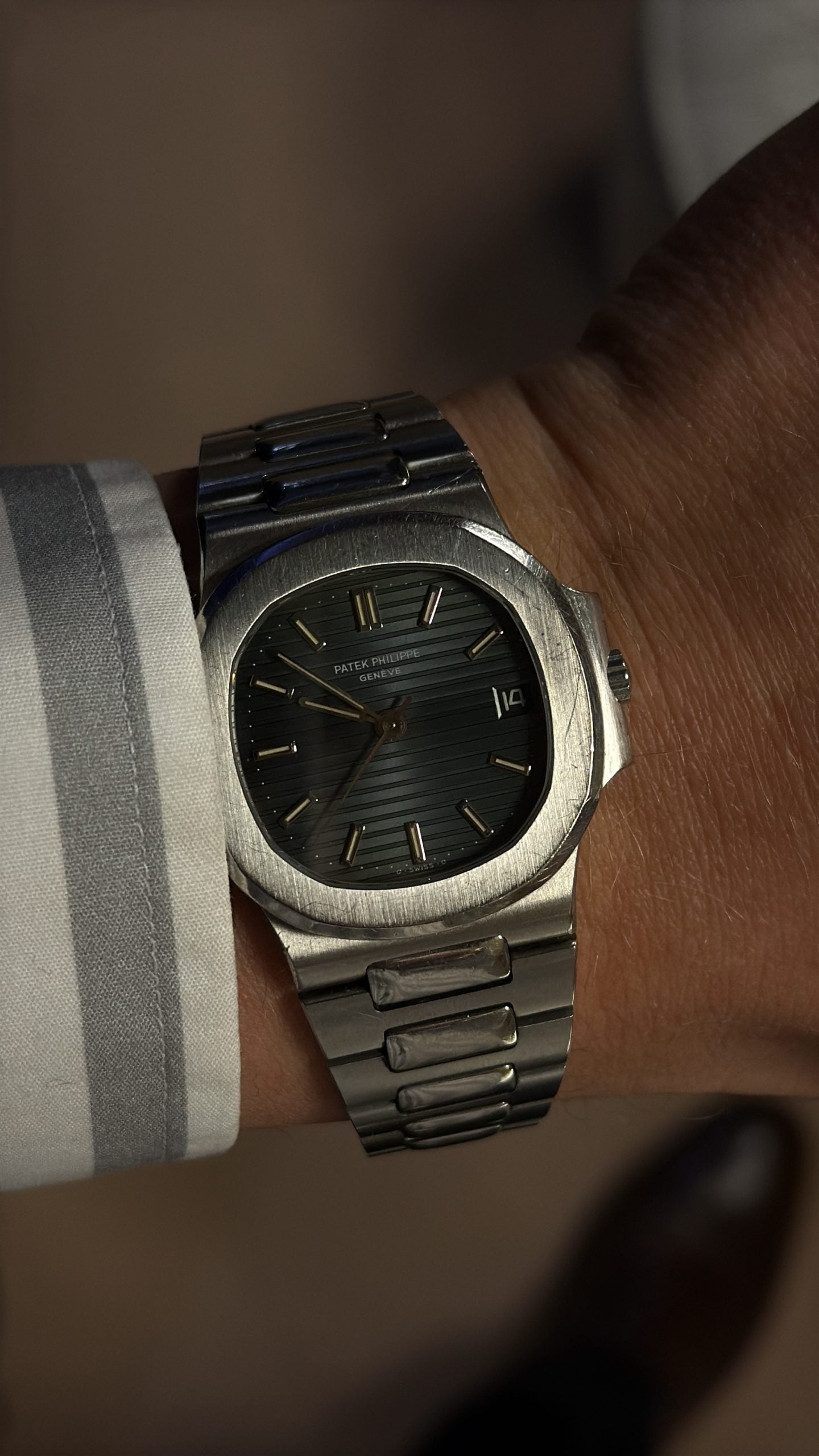 patek philippe nautilus (vintage) i stål med blågrå räfflad tavla och integrerad länk – hands-on