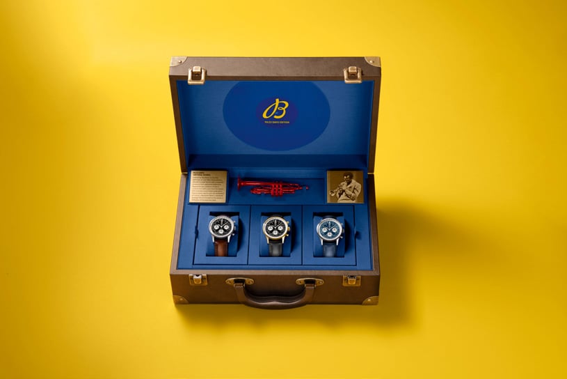 breitling navitimer b09 miles davis lifetime club member set i presentbox formad som ett trumpetfodral med tre klockor i stål, guld och platina