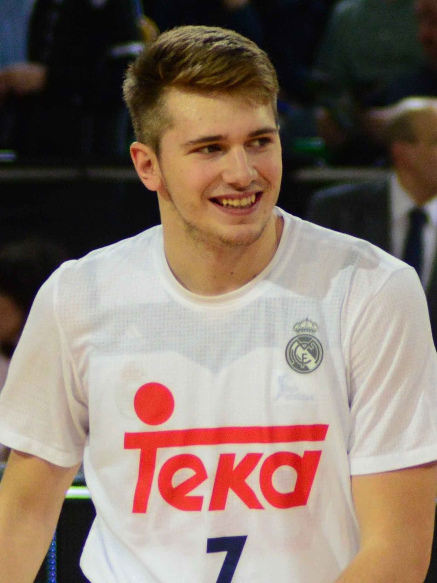 Luka dončićs klockor – audemars piguet royal oak i guld och keramik luka dončićs klockor – audemars piguet royal oak i guld och keramik