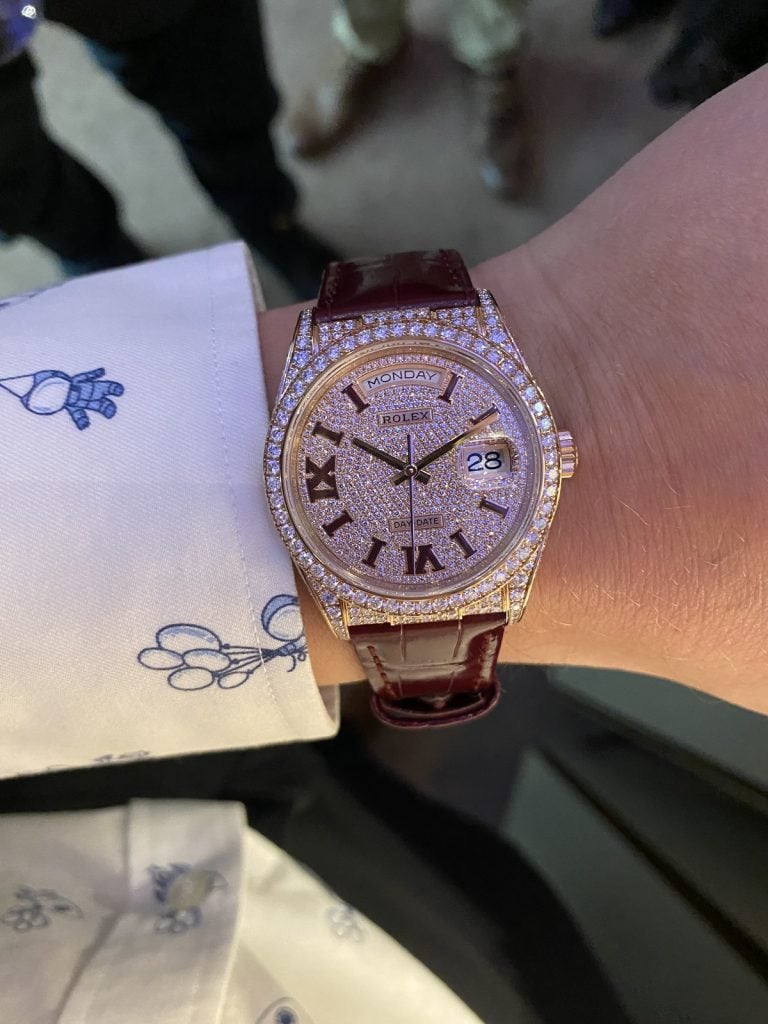 Rolex day-date 36 i everose med pavéurtavla och bordeauxfärgade romerska siffror rolex day-date 36 i everose med pavéurtavla och bordeauxfärgade romerska siffror