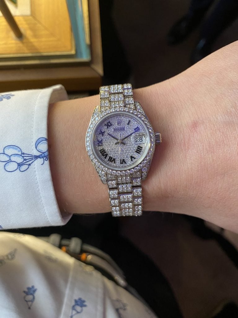 Helt stensatt rolex lady-datejust med pavéurtavla och blålila romerska siffror helt stensatt rolex lady-datejust med pavéurtavla och blålila romerska siffror