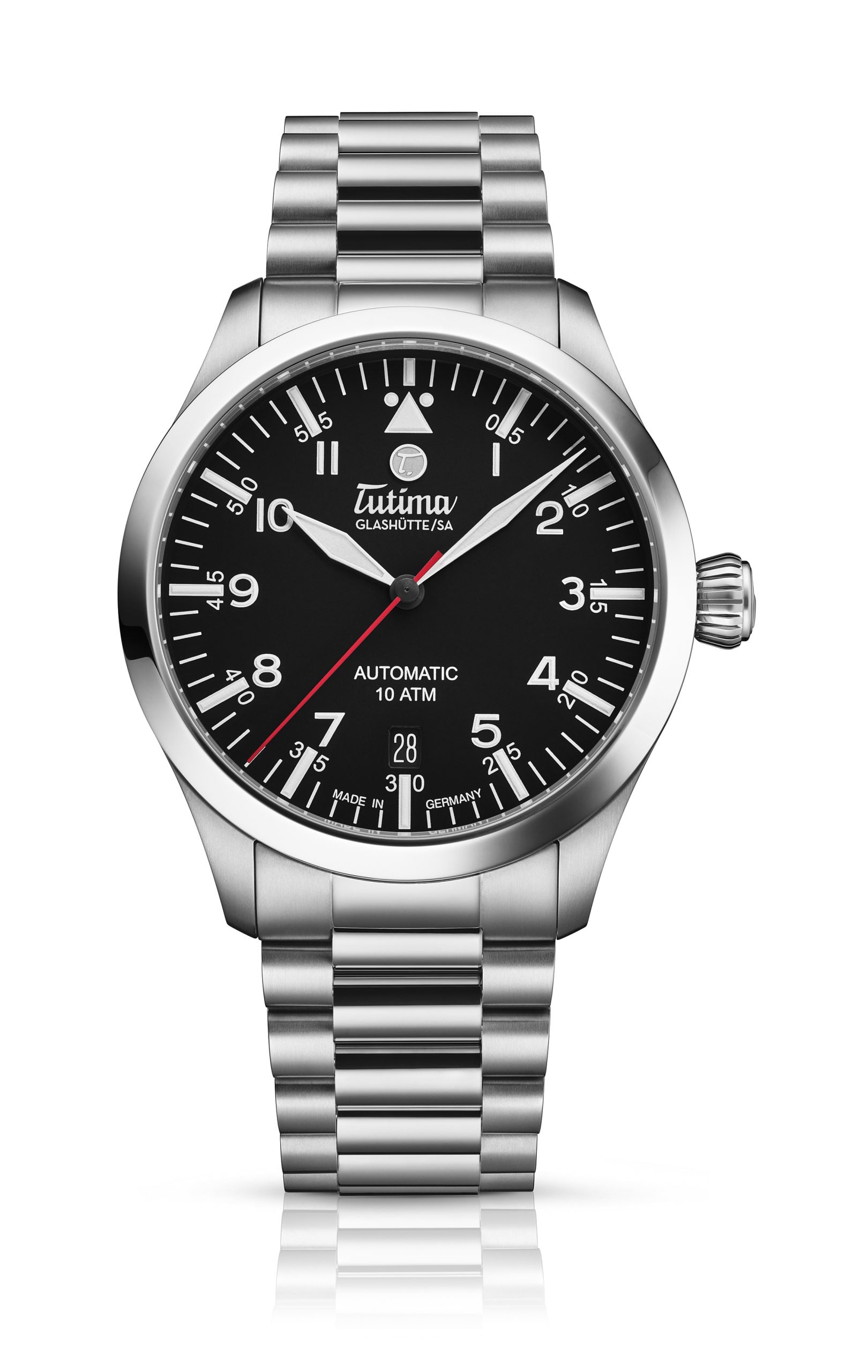 tutima flieger t5 med svart urtavla, röd sekundvisare och datum vid sex på treradigt titanarmband