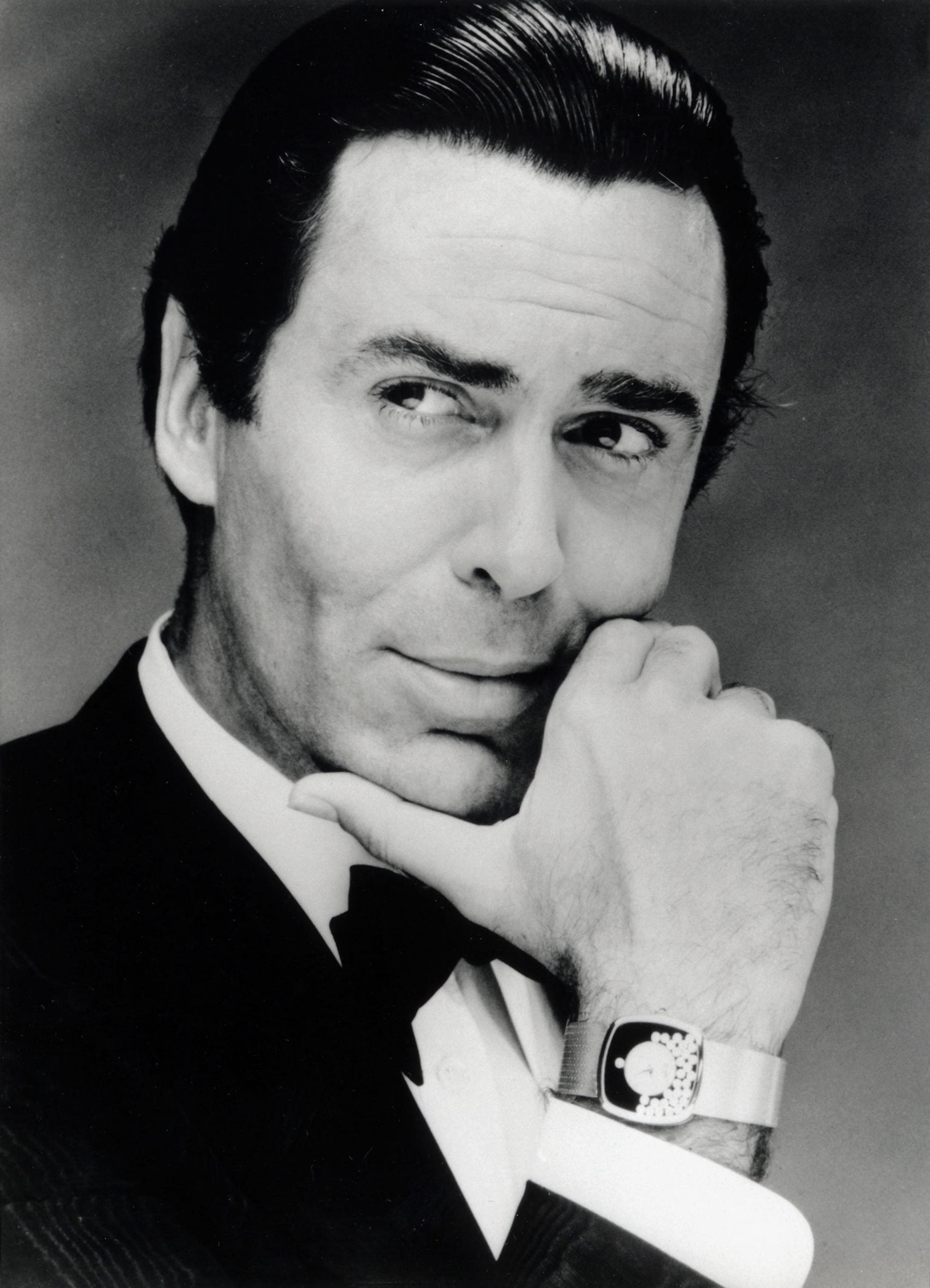 Svartvit reklambild från sent 1970-tal med den första chopard happy diamonds-klockan på handleden svartvit reklambild från sent 1970-tal med den första chopard happy diamonds-klockan på handleden