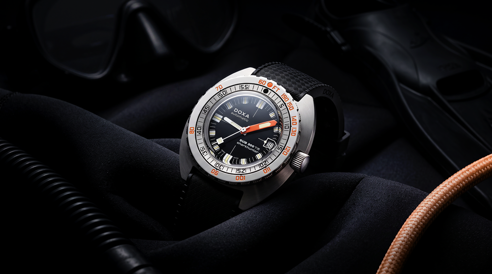 Doxa sub 300 ti5 whitepearl med urtavla helt belagd med super-luminova doxa sub 300 ti5 whitepearl med urtavla helt belagd med super-luminova