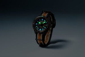 rgmt dragoon gmt automatic i miljöbild – 42 mm taktisk verktygsklocka med kompasslünett