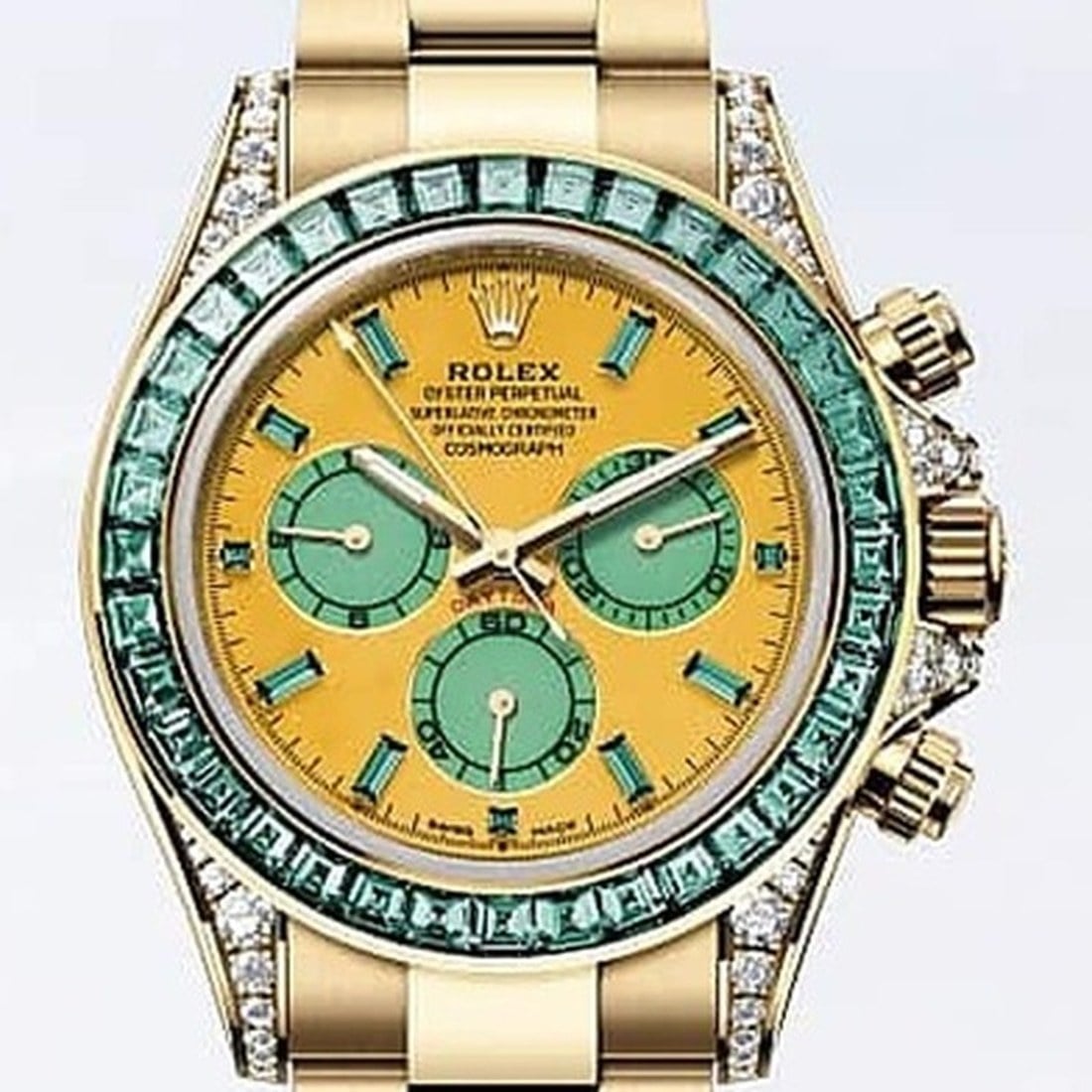 Närbild på urtavlan i mookait med räkneverk i krysopras på rolex daytona höst närbild på urtavlan i mookait med räkneverk i krysopras på rolex daytona höst