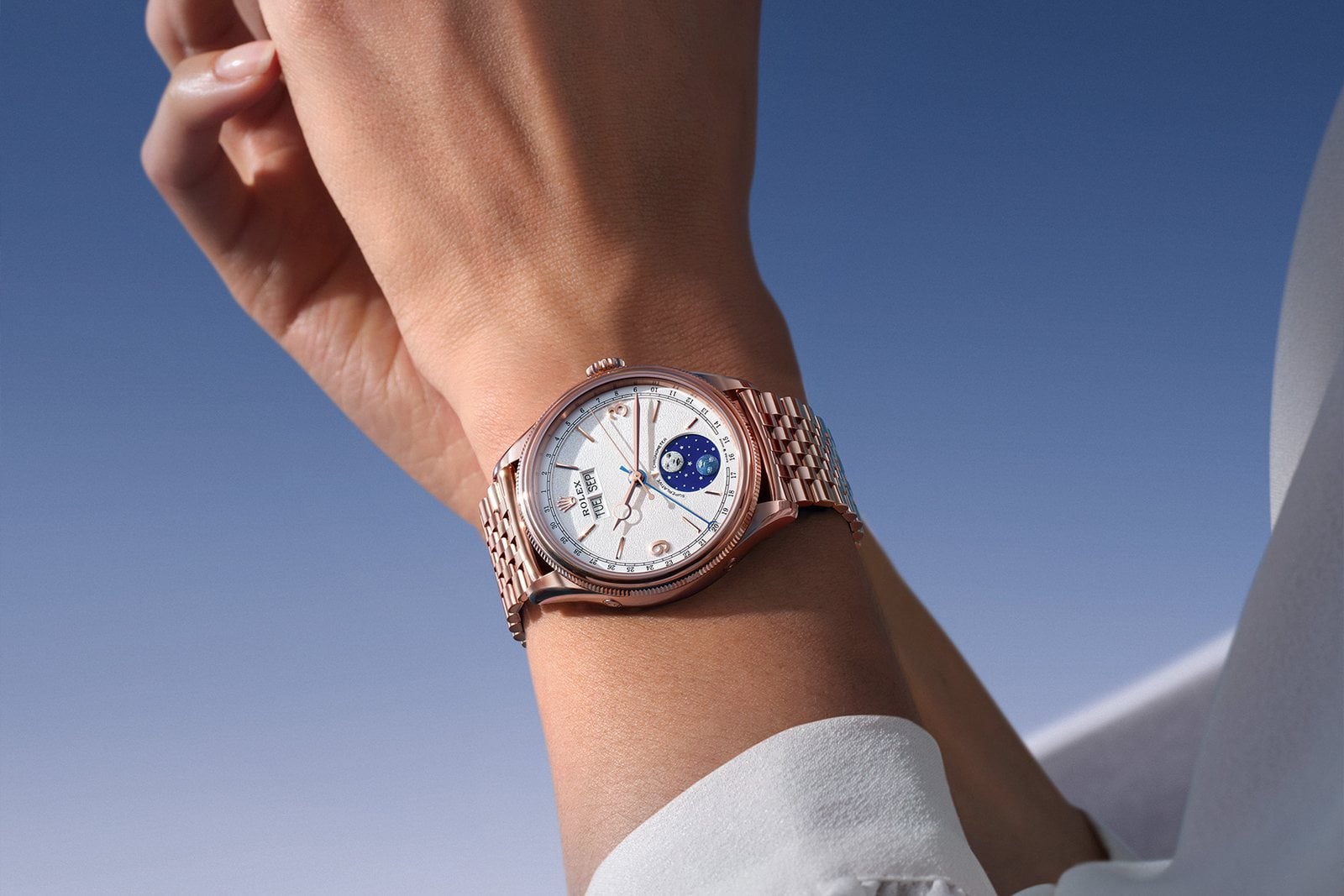 rolex perpetual padellone i everose-guld på settimo-armband buren på handleden