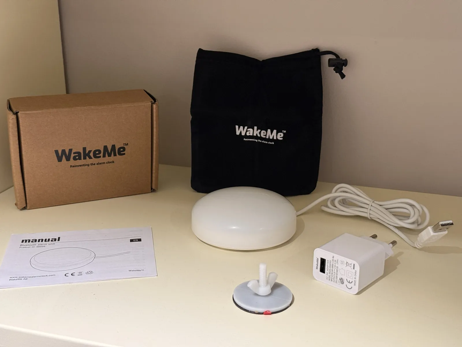 Wakeme smart väckarklocka med förpackning, förvaringspåse, manual, usb-laddare och monteringsfäste wakeme smart väckarklocka med förpackning, förvaringspåse, manual, usb-laddare och monteringsfäste