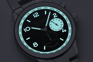 nomos club sport neomatik worldtimer dark med svart emaljurtavla och världstidsvisning