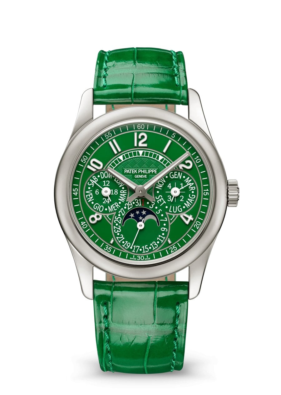 Patek philippe 7147g-010 calatrava evighetskalender i vitguld med grön lackerad urtavla och italienska veckodagar och månader patek philippe 7147g-010 calatrava evighetskalender i vitguld med grön lackerad urtavla och italienska veckodagar och månader